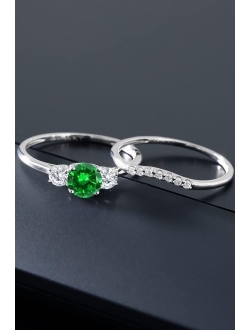 Gem Stone King 10K White Gold Round Green Created Emerald and Lab Grown Diamond Women 3-Stone Bridal Engagement Wedding Ring Set For Women (1.08 Cttw, Available In Size 5