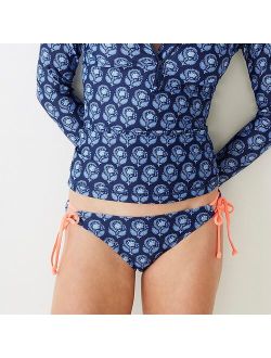 String bikini bottom with side ties in navy bouquet block print