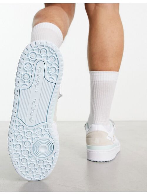 adidas Originals Forum Low sneakers in white and light blue
