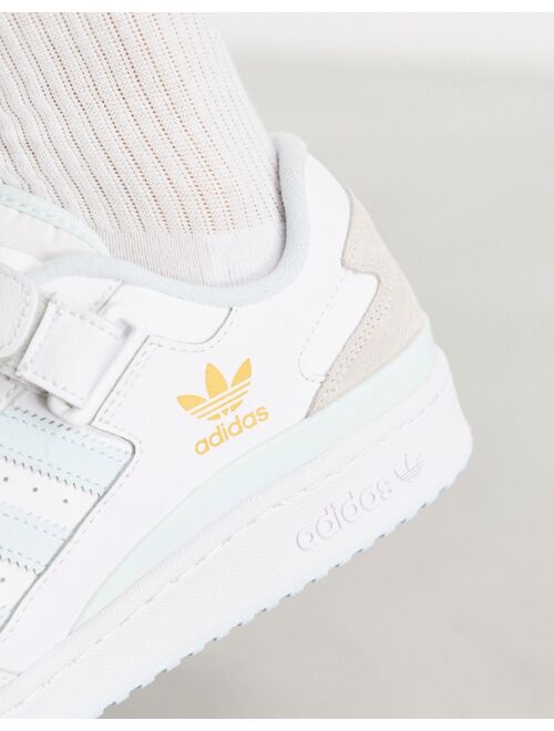 adidas Originals Forum Low sneakers in white and light blue