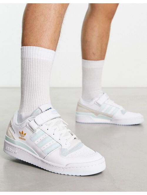 adidas Originals Forum Low sneakers in white and light blue