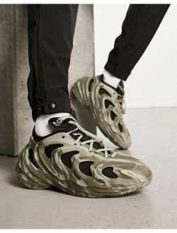 Fom Quake sneakers in khaki marble and black