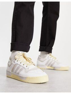 Rivalry Low 86 sneakers in white and gray