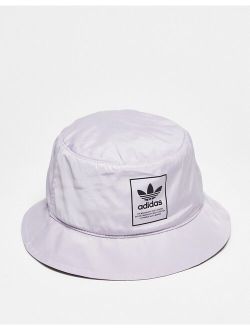 packable bucket hat in lilac