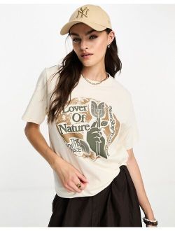 graphic t-shirt in off white