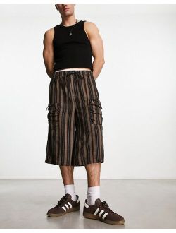 baggy stripe skater short with bungee in brown