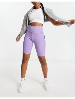 Essentials shorts in lilac