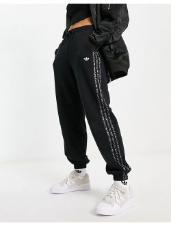 Animal Abstract sweatpants in black