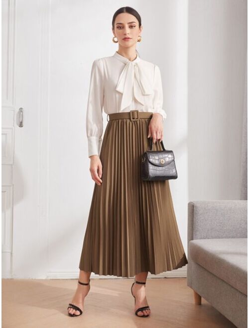 SHEIN Modely Solid Belted Pleated Skirt
