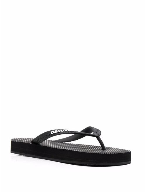 Dsquared2 logo-print flip flops