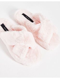 fluffy slippers in pink