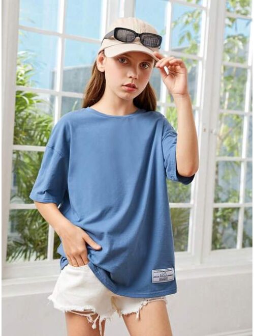 SHEIN Kids EVRYDAY Girls Slogan Graphic Patched Detail Drop Shoulder Tee