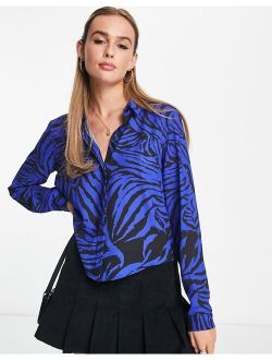 shirt in black and blue zebra