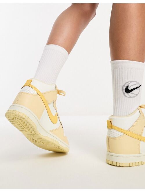 Nike Dunk High sneakers in white and gold