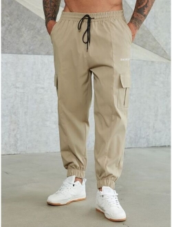 Manfinity Homme Men Letter Graphic Flap Pocket Side Drawstring Waist Cargo Pants