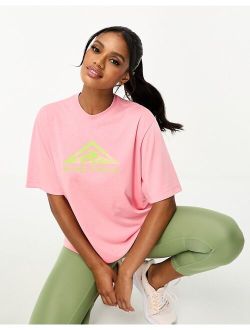 Training Dri-FIT printed cropped top in pink