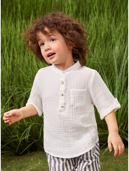 SHEIN Kids SUNSHNE Toddler Boys Half Button Patch Pocket Shirt