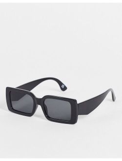 overszed chunky rectangle sunglasses with smoke lens in black