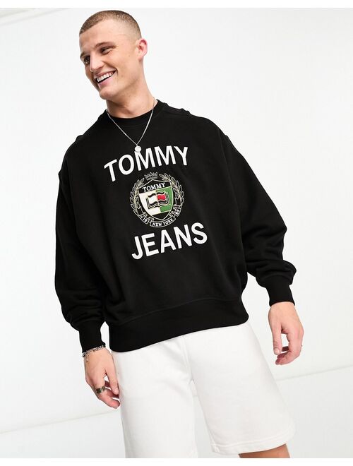 Tommy Hilfiger Tommy Jeans large logo sweatshirt in black