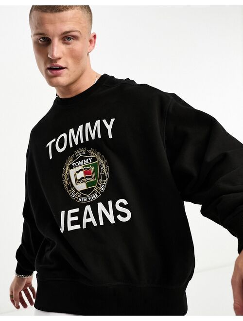 Tommy Hilfiger Tommy Jeans large logo sweatshirt in black