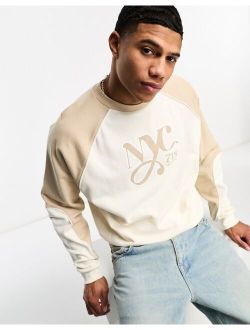 oversized sweatshirt with NYC print in beige