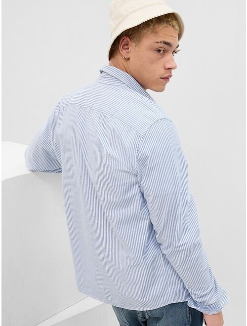 Gap Classic Oxford Shirt in Untucked Fit with In-Conversion Cotton