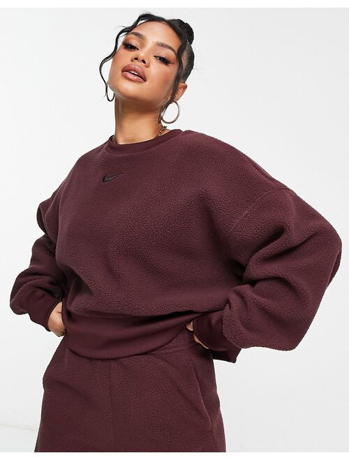 Nike cropped sweatshirt in burgundy