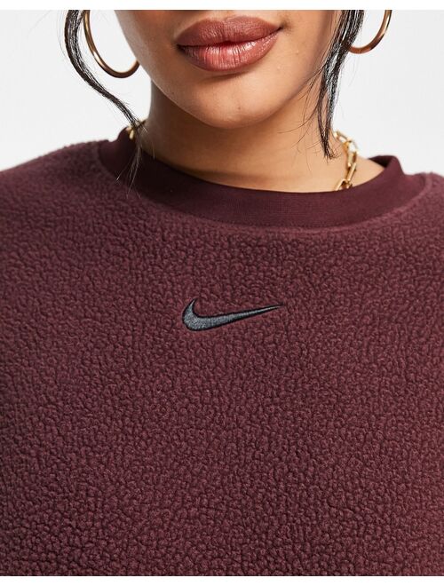 Nike cropped sweatshirt in burgundy