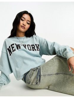relaxed sweatshirt in blue with New York print