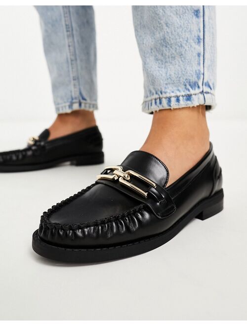 ASOS DESIGN Wide Fit Melodic slim loafer with chain in black