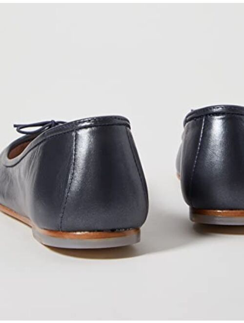 Bloch Women's Closed