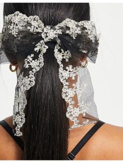 bow hair clip in black with cream lace