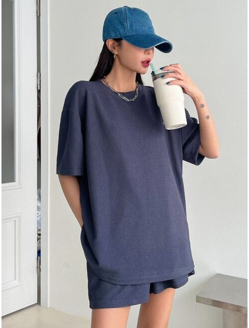 DAZY Letter Graphic Drop Shoulder Tee & Shorts