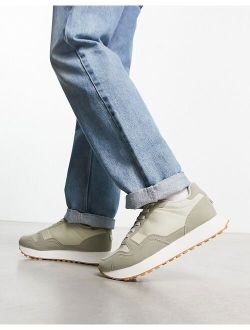 classic sneakers in light khaki