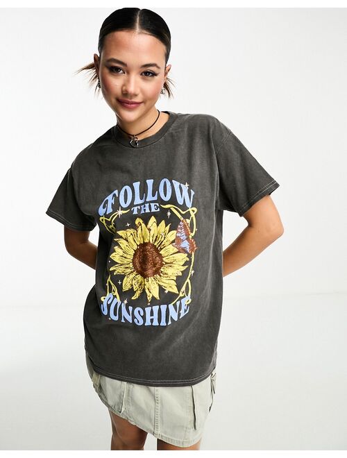 Daisy Street vintage wash t-shirt with sunflower graphic