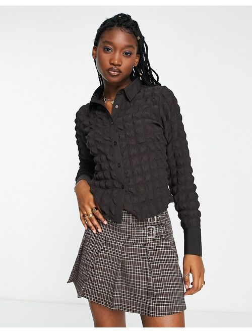 Daisy Street bubble fitted shirt in dark brown