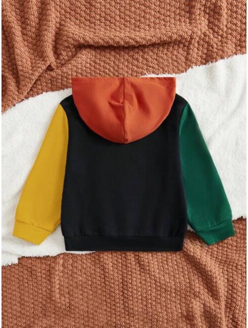 SHEIN Kids EVRYDAY Young Boy Letter Graphic Colorblock Kangaroo Pocket Hoodie