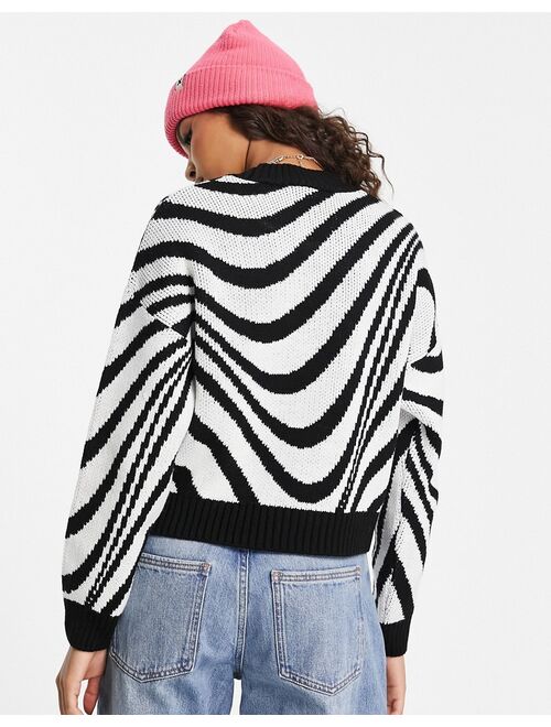 New Look knitted swirl mono pattern sweater in white