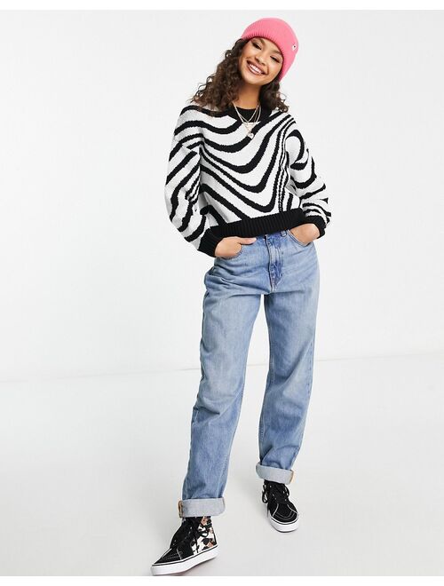 New Look knitted swirl mono pattern sweater in white