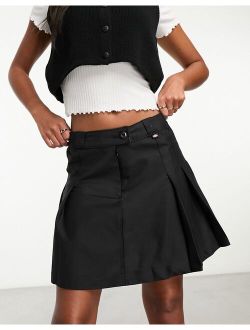Elizaville pleated skirt in black