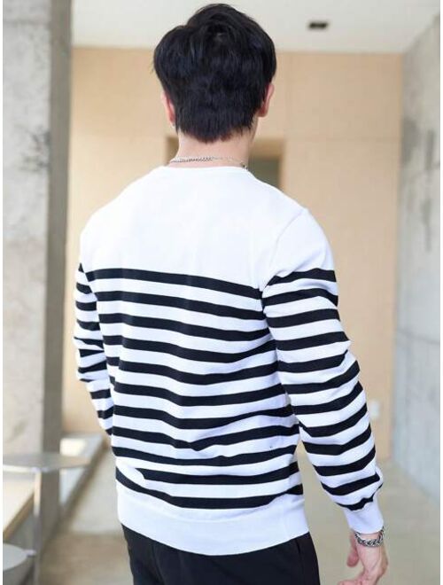 Manfinity Hypemode Men Striped Pattern Sweater