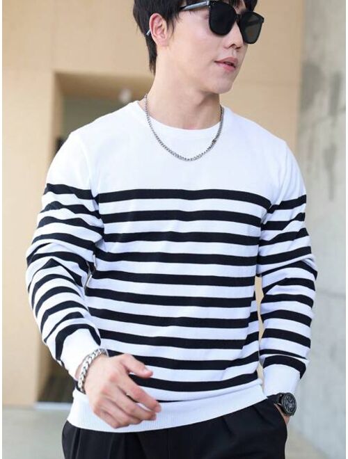 Manfinity Hypemode Men Striped Pattern Sweater