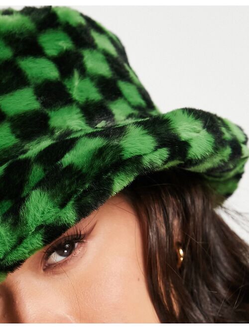 Jayley faux fur bucket hat in green check