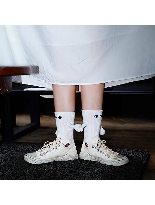 Thaisu 2Pairs Holding Hands Socks,3D Mid-tube Cute Socks,Couple Magnetic Hand Socks,Big Eye Socks for Couples Friends Sisters