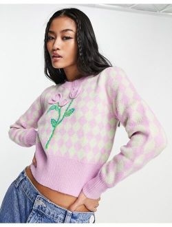 Urban Revivo cropped knitted sweater with pink flower in lilac