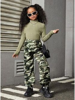 SHEIN Kids HYPEME Big Girls' Knit Ribbed Top And Camouflage Print Long Pants Set