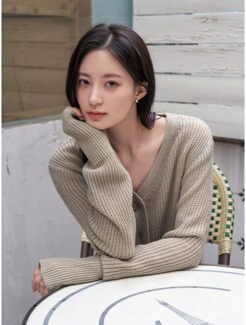 Dazy-Less Solid Color Button-up Short Cardigan