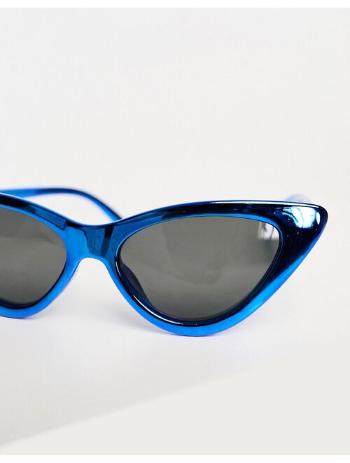 AJ Morgan retro cat eye sunglasses in blue