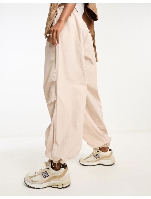 New Balance 2002R sneakers in taupe - Exclusive to ASOS