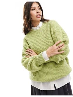 fluffy crew neck sweater in green